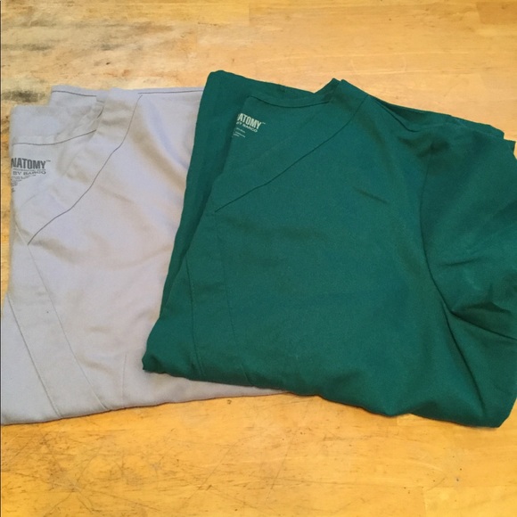 2 Greys Anatomy Short Sleeve Scrub Shirts XL - Picture 1 of 2